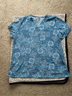 Uniform Advantage Teal Blue Printed Short Sleeve Scrub Top